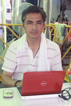 Kokaew Pikulthong to stand for election for Bangkok District 6 elections on July 28, 2010 as a Pheu Thai representative 